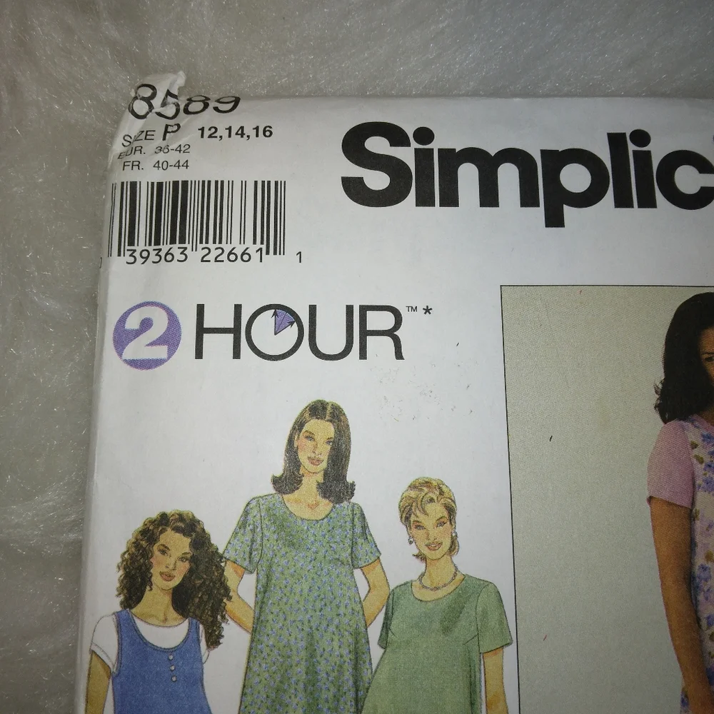 SIMPLICITY 8589 Sz 12-14-16 MATERNITY Dress top jumper pant shorts